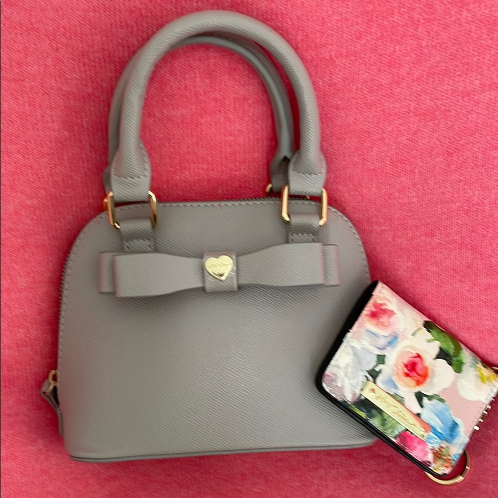 NEW Betsey Johnson Gray Bow Accent Handbag / Matching Floral Print Key Chain
